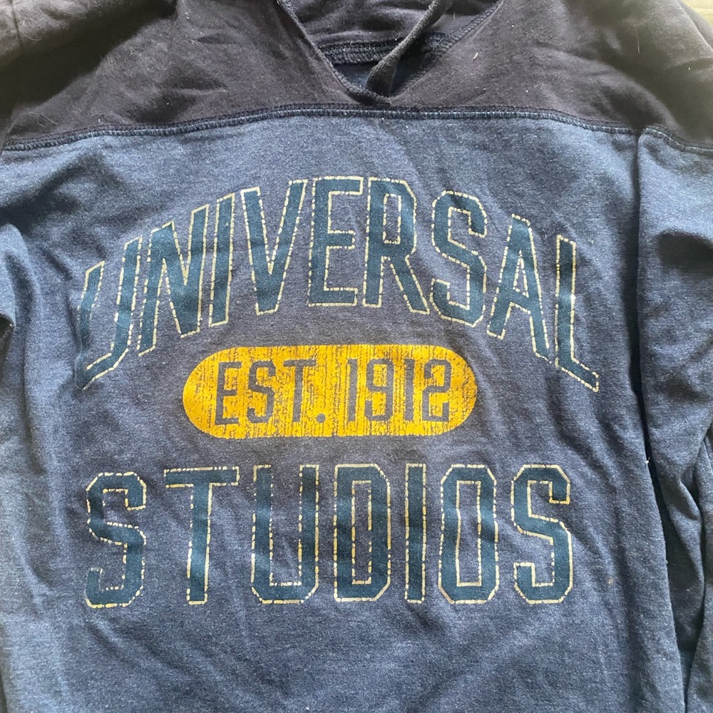 Universal Sweater Vibrant Style